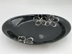 【☆希少なお品☆】【新品】波佐見焼　黒釉一珍花楕円皿のサムネイル