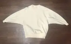 クリーム色オーバーサイズスウェット