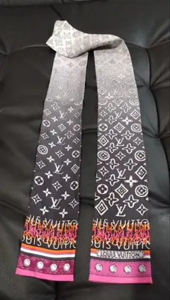 お値下げしました⭐︎ ルイ・ヴィトン　大判スカーフ　モノグラム　ハート LOUIS VUITTON - ルイヴィトン バンドー・モノグラム コンフィ