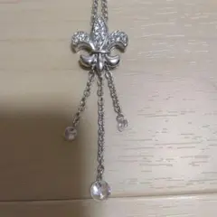 フルール・ド・リス ネックレス シルバーカラー - メルカリ