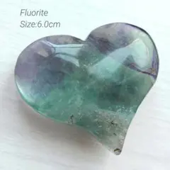 バイカラーフローライト　ハート型パーム　カービング　蛍石　パープル　グリーン