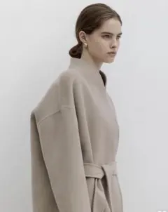 Allure Coat / Nae アリュールコート ナエ コート姿でもスタイルアップ。シルエットと素材にこだわった「Na