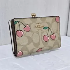 新品】COACH コーチ チェリー柄 ラウンドファスナー長財布 ホワイト系