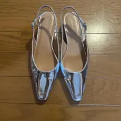 美品！PAPILLONNER シルバー ポインテッドトゥミュールのサムネイル