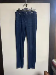 デニム風ストレッチパンツ　伸縮性