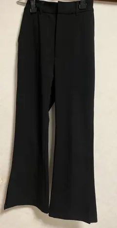 ブラック フレアパンツ レディース