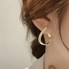 ラインストーン ドロップピアス 【★】