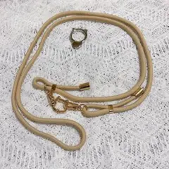 スマホストラップ　スマホショルダー　紐　猫　ネコ　　スマホアクセサリー　ブラウン