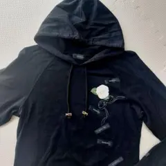 週末sale✨INGEBORG ロゴワッペン付きフード付きパーカー