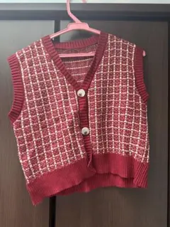 赤のチェック柄ニットベスト
