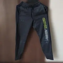 ☆値下げ☆UNDER ARMOUR ブラック ジャージ 140