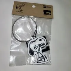 スヌーピーミュージアム　イニシャルキーホルダー　E