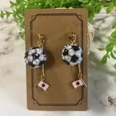 キラキラサッカーボール応援ピアスのサムネイル