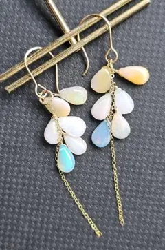 エチオピアオパール(染)のロングピアス 14kgf