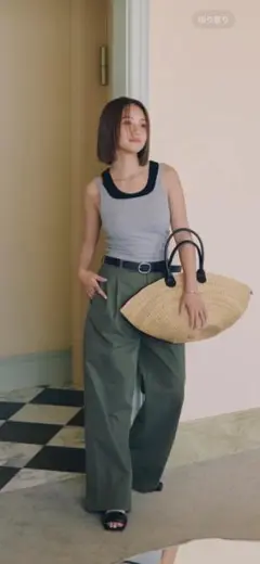 collab ナイロンtuckストレートパンツ