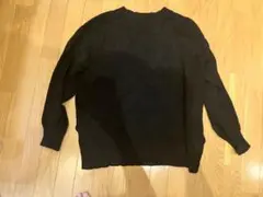 黒の長袖ニット