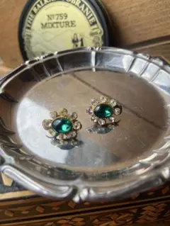 イギリス現地購入　vintage ヴィンテージ エメラルドグリーン イヤリング