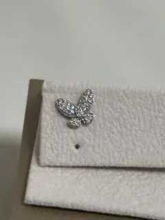 実物写真❤️Mio Harutaka好き❤️マーガレットピアス　片耳　黒✖️ホワイト 実物写真❤️Mio Harutaka好き❤️ マーガレットピアス 片耳