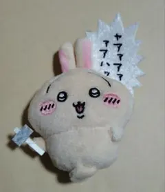 ちいかわ　うさぎ　うさぎだらけくじ　ぬいぐるみバッジ　トンカチ
