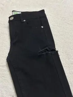 ブラック スキニーパンツダメージ加工