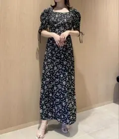 スナイデル　花柄スクエアネックワンピース