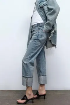 ZARA　ザラ　ライトブルー ストレートレッグデニム　ロールアップ
