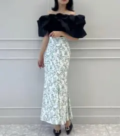 【新品タグ付き】eimy istoire コルセットシームマーメイドスカート　Sのサムネイル