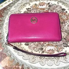 マイケルコースラウンドファスナー