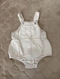 クリーム色オーバーオールロンパース