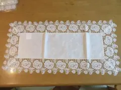 ローズ柄レーステーブルセンター