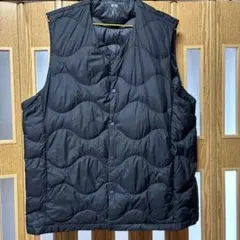 ユニクロ　ウルトラライトダウン ウェーブキルトベスト　XL 紺色　収納袋付き