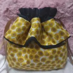 ✨️ぷっくりフォルムのフリル巾着 ✨️ イエロー（リバティ生地）