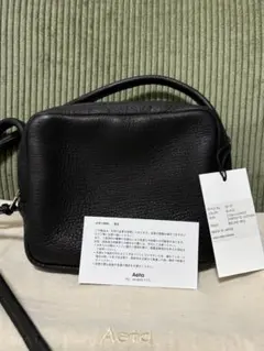 美品Aeta DEER LEATHER SQUARE SHOULDER BAGのサムネイル
