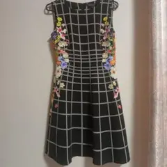 ノースリーブミニワンピース チェック柄 花柄刺繍