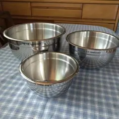 ル・クルーゼ　ステンレスボウル　ミキシング・ボウル　フタ付き 3点セット Amazon | Le Creuset 入れ子ミキシングボウル3個セット 滑り止め
