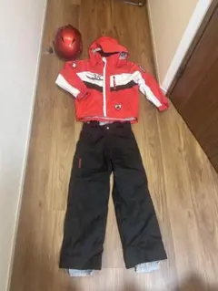 デサント　子ども用スキーウェアセット140（赤ジャケット・黒パンツ・ヘルメット）