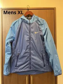 美品Nike Mens XLランニングジャケットフード付き(軽量薄手)