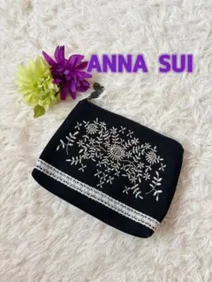 ANNA SUI ブラック地　レース、刺繍入りポーチ　蝶々ファスナープルのサムネイル
