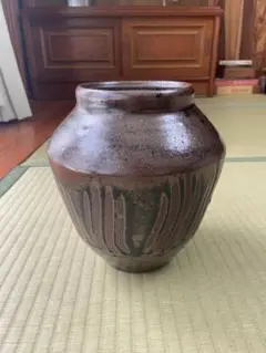 やちむん 大型壺 線刻文様 22cm 暗褐色釉 沖縄民陶 花瓶のサムネイル