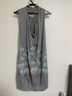 【新品タグ付き】 Scolar 花柄グレーのカットソーワンピース Mサイズ