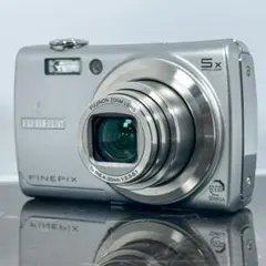 【極美品】FUJIFILM FinePix F100fd シルバー　ストラップ付 極美品】FUJIFILM FinePix F100fd シルバー ストラップ付 - メルカリ