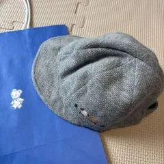 ベビー　帽子　ファミリア　刺繍　グレー　マジックテープ　ゴム　あごひも付き