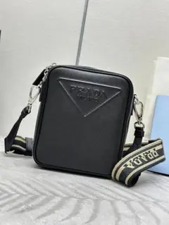 PRADA ブラックショルダーバッグ