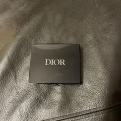 Dior サンククルール　823 ローザムタビリス