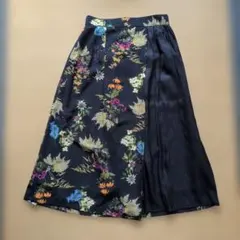 Doneeyu フレアスカート ネイビー 花柄 ゴム入りのサムネイル