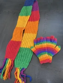 ハンドメイド　レインボーカラー マフラーと手袋セット