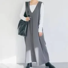 新品タグ付　coca（coca）　Vネックワンピース　エンボス加工　グレー系