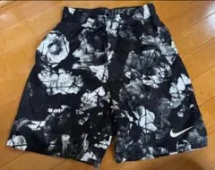 NIKE ショートパンツ ブラック 総柄のサムネイル