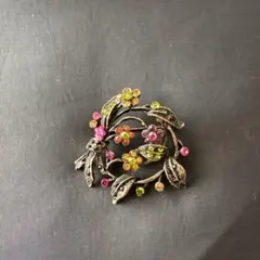 お花のブローチ　キラキラ　スワロフスキー　新品　未使用品