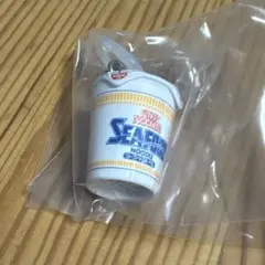 カップヌードル シーフード ミニチュア　めじるしアクセサリー